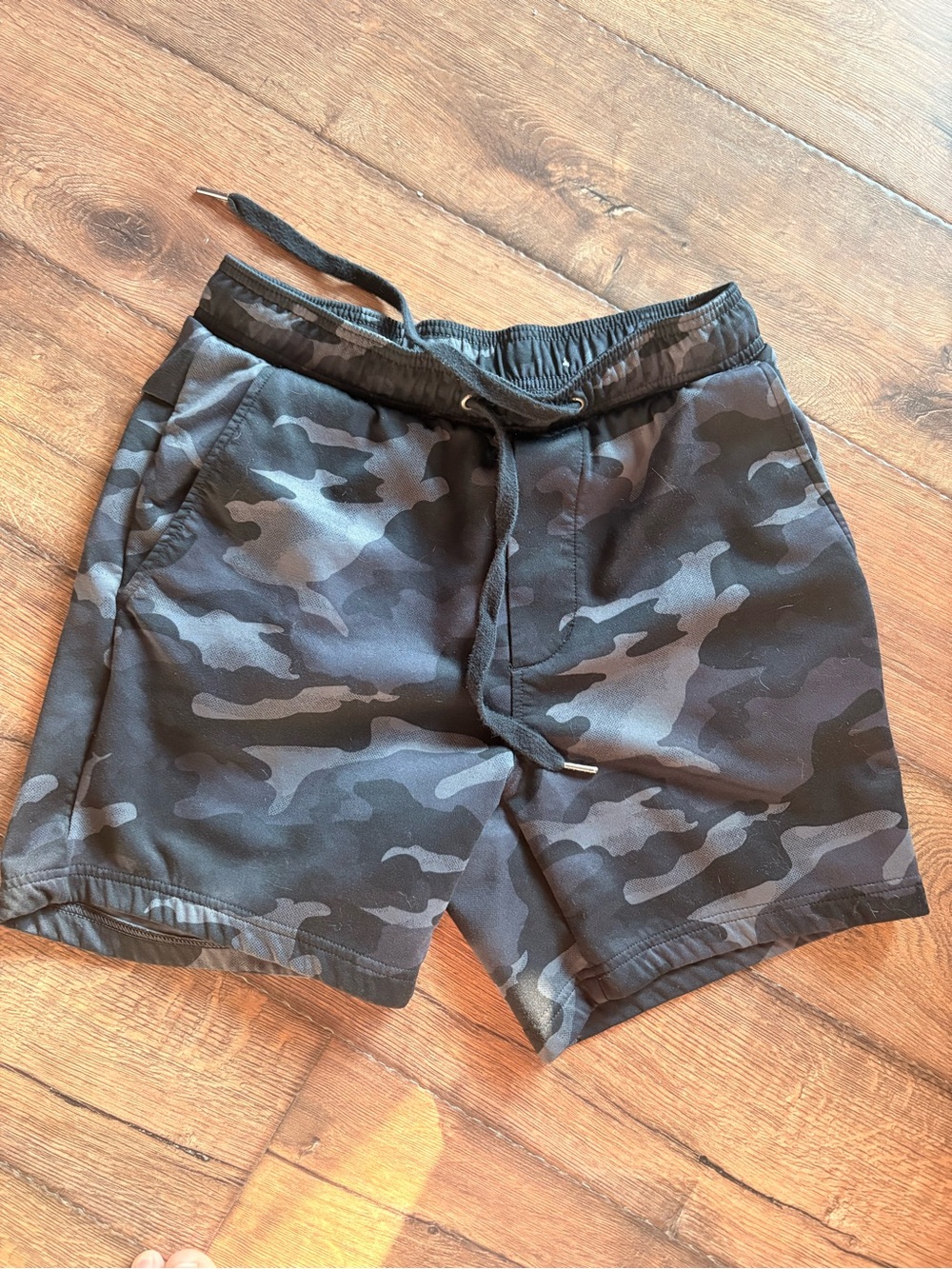American Eagle Outfitters Men's Black & Gray Camo Athletic Shorts